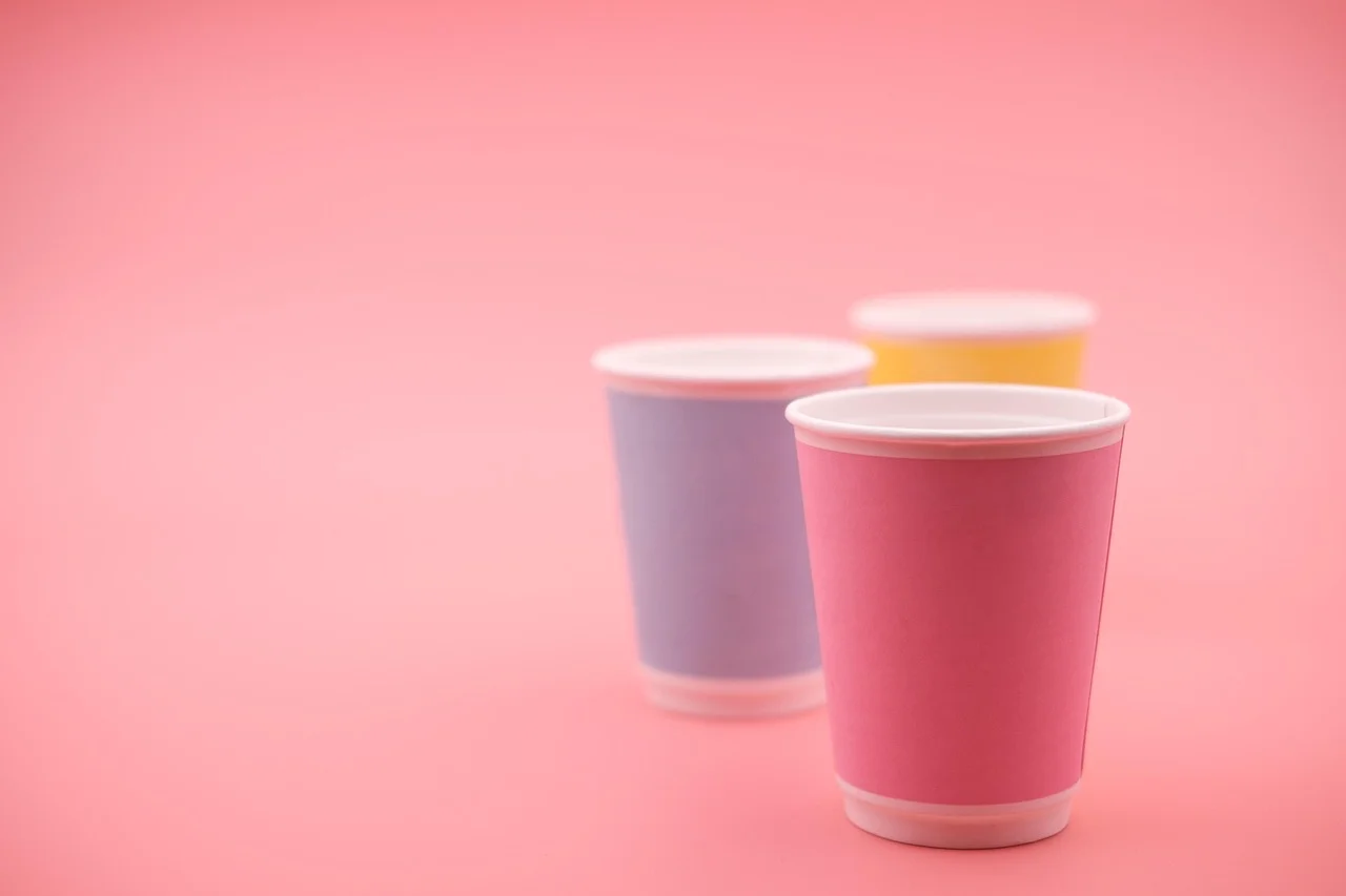 Mystères des gobelets : combien de millilitres contient vraiment chaque taille ?